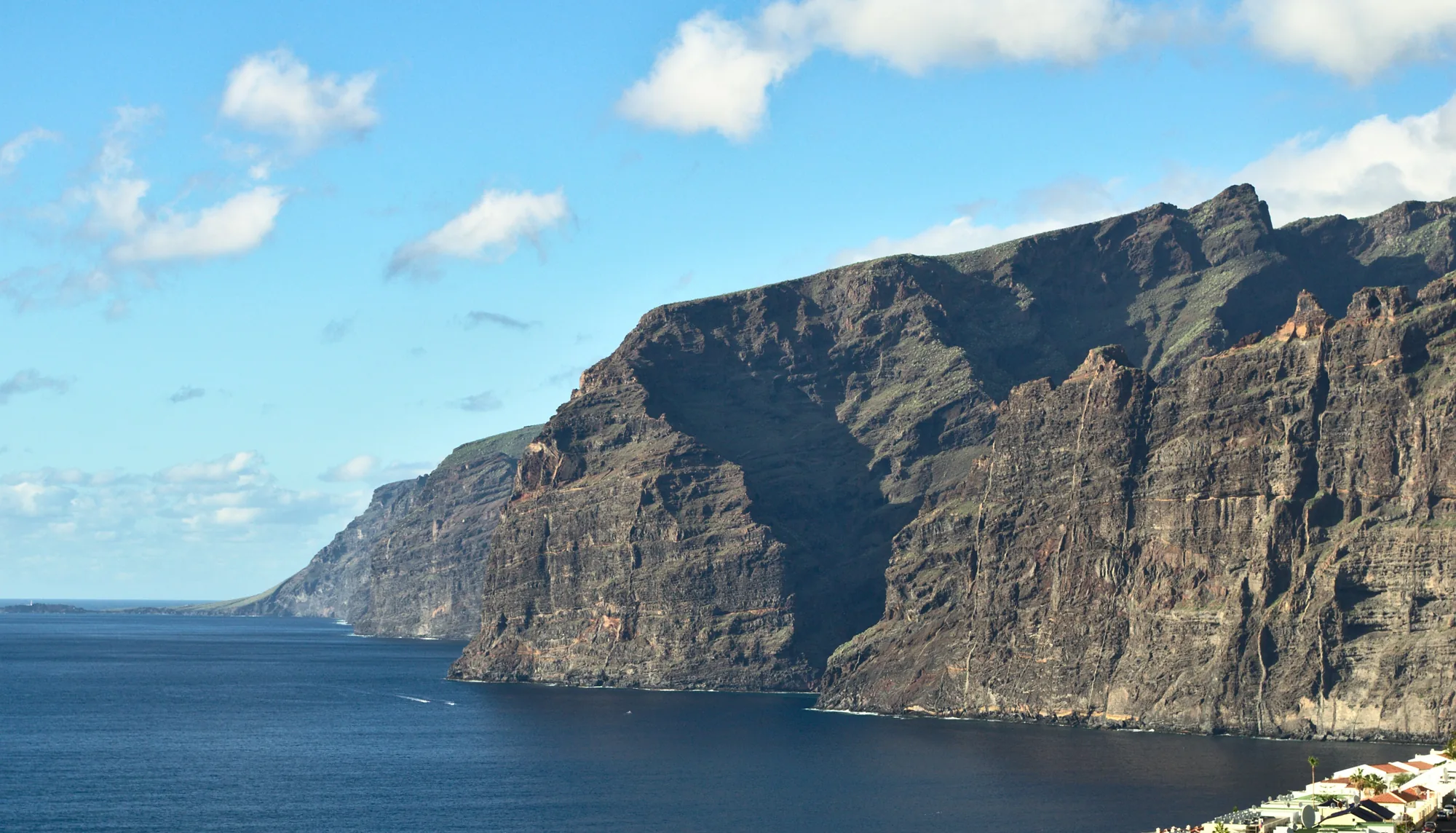 Los acantilados de Los Gigantes sobre el Atlántico, en el oeste de Tenerife